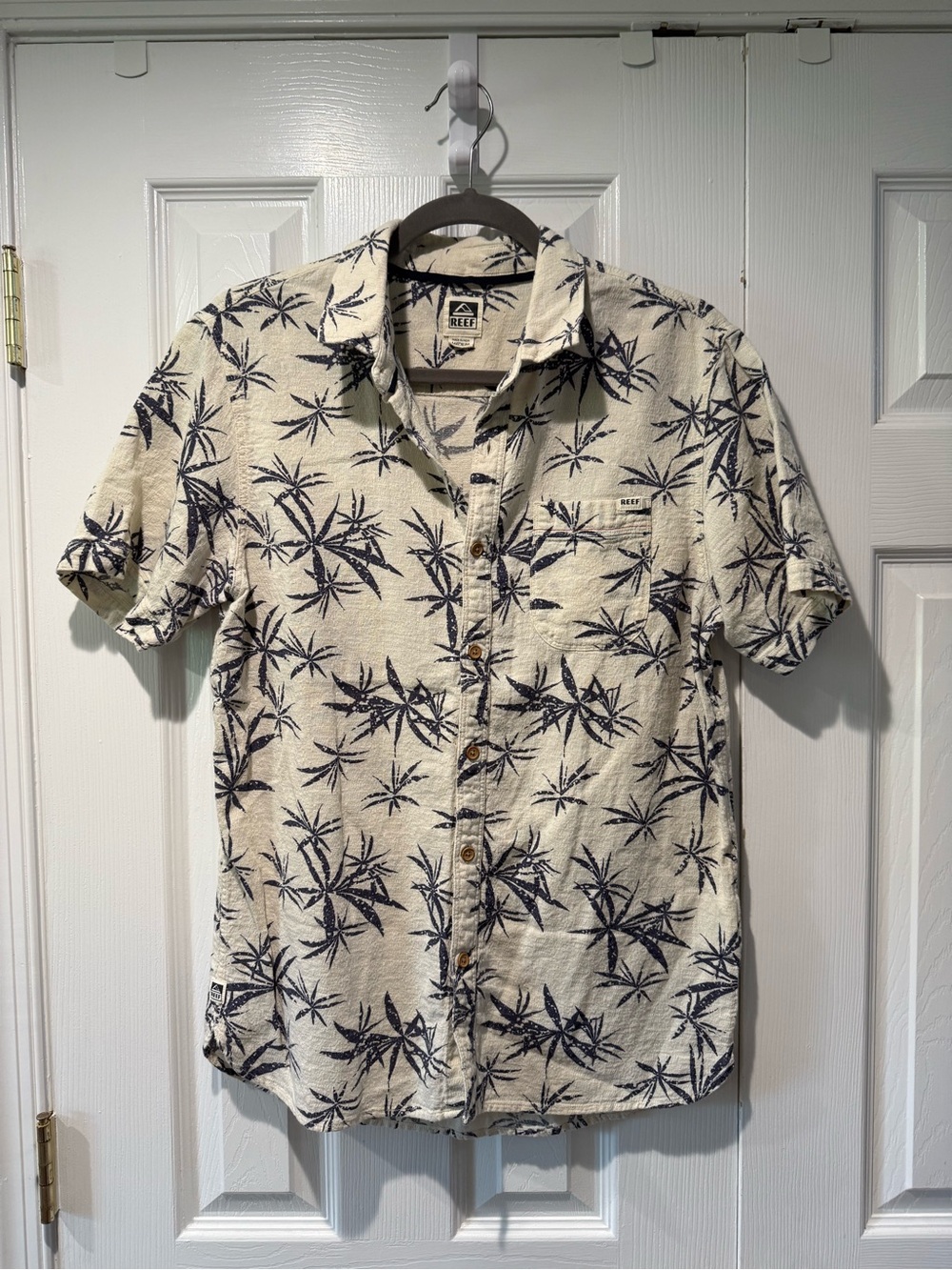 Reef Cream Short-Sleeve Button-Down with Navy Leaf Print